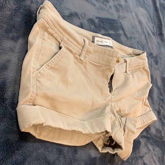 Abercrombie & Fitch Khaki Shorts Size 4 - Picture 2 of 5